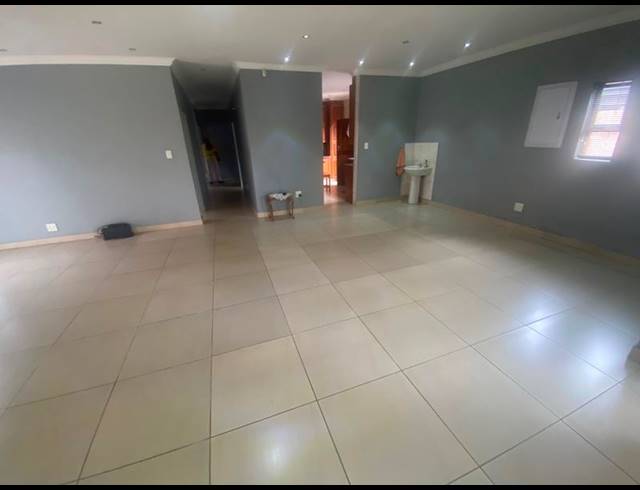 5 BEDROOM HOUSE FOR SALE IN EASTDENE